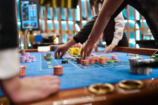 Multi-sport dashboard showing Liga 1 and live casino options